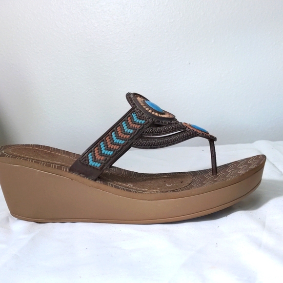 Autumn Run Sandals - Picture 3 of 4